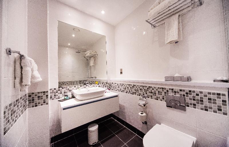 Crowne Plaza Leeds image
