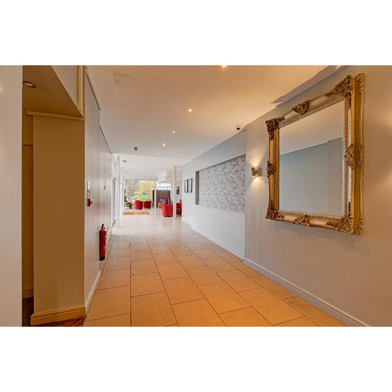 Manchester Airport Stanley Hotel By Belvilla image