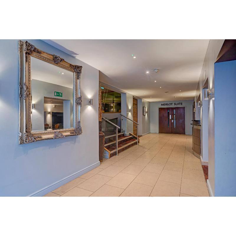 Manchester Airport Stanley Hotel By Belvilla image
