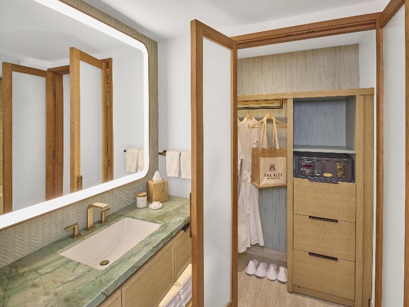 Hilton Hawaiian Village Waikiki Beach Resort image
