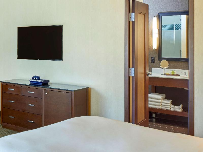 Doubletree By Hilton Alana - Waikiki Beach image