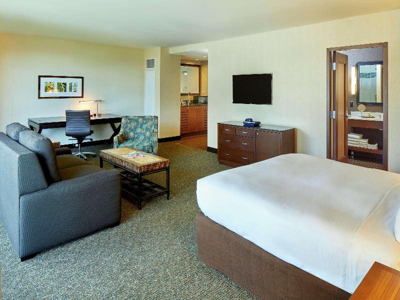 Doubletree By Hilton Alana - Waikiki Beach image