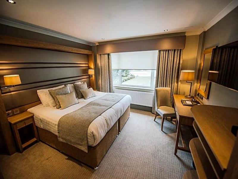 Bowfield Hotel & Country Club image