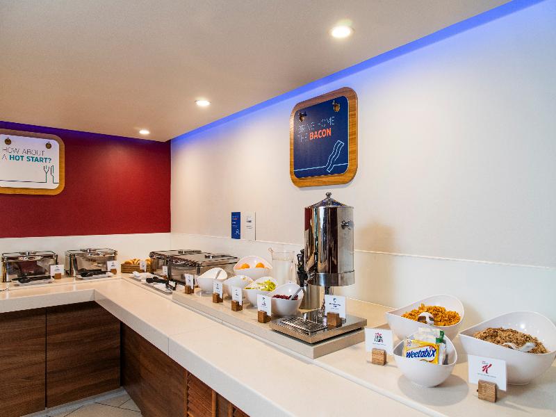 Holiday Inn Express Glasgow Airport image