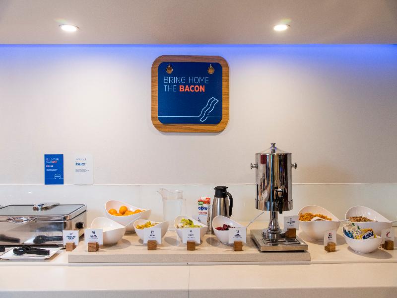 Holiday Inn Express Glasgow Airport image