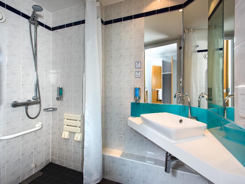Holiday Inn Express Glasgow Airport image