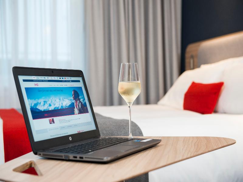 Holiday Inn Express Glasgow Airport image