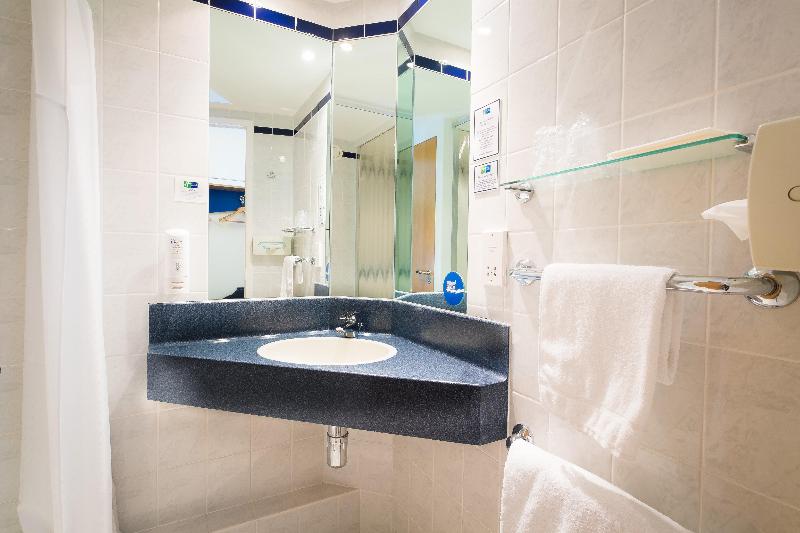 Holiday Inn Express Aberdeen City Centre image