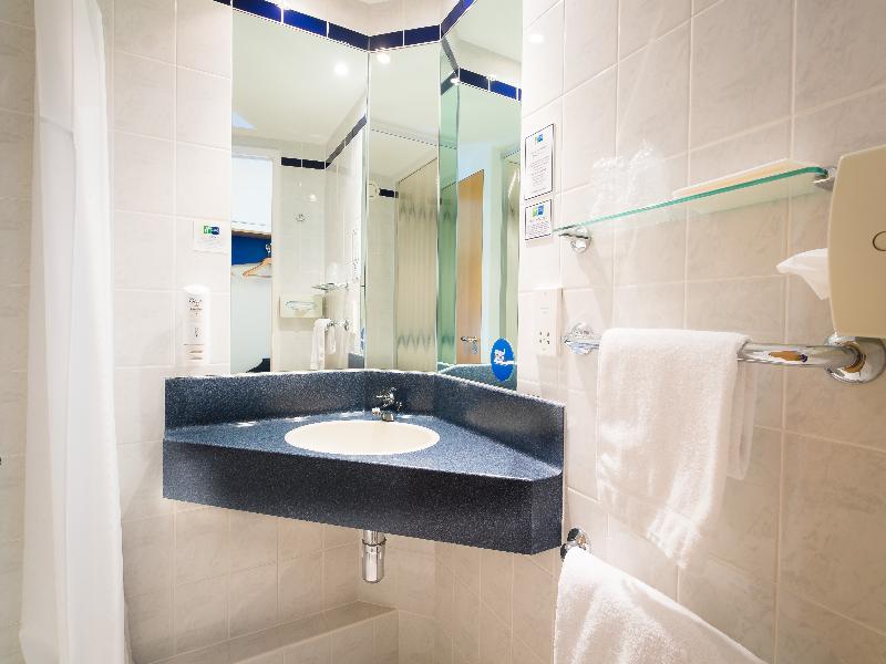 Holiday Inn Express Aberdeen City Centre image