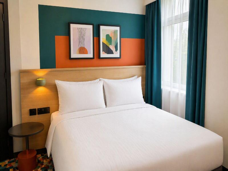 Garner Hotel Eight Acres Elgin by IHG image