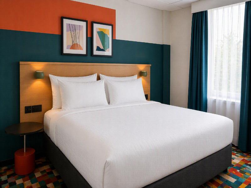 Garner Hotel Eight Acres Elgin by IHG image