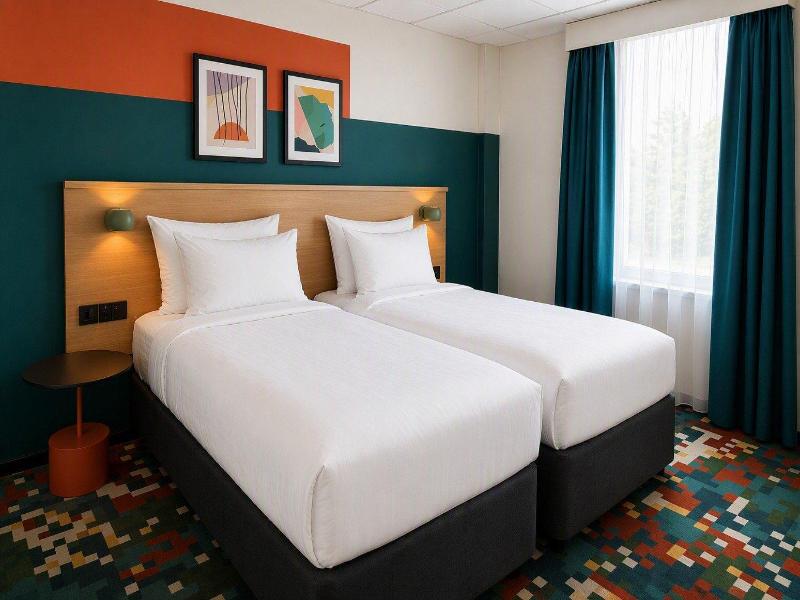 Garner Hotel Eight Acres Elgin by IHG image