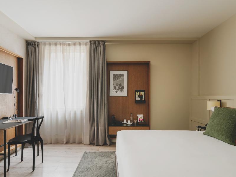CATALONIA BOULEVARD image