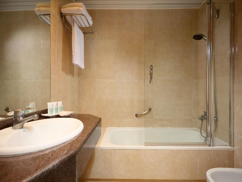 Hotel Las Arenas Affiliated by Meliá image