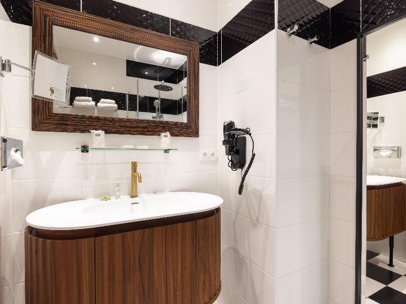 Best Western Plus Hotel Brice Garden image