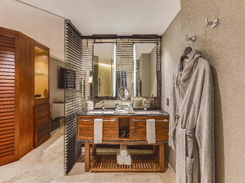 Live Aqua Beach Resort Cancun image