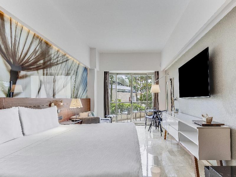Live Aqua Beach Resort Cancun image