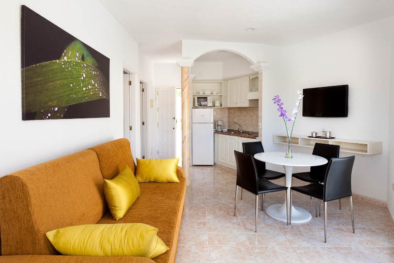 Checkin Bungalows Atlantida image