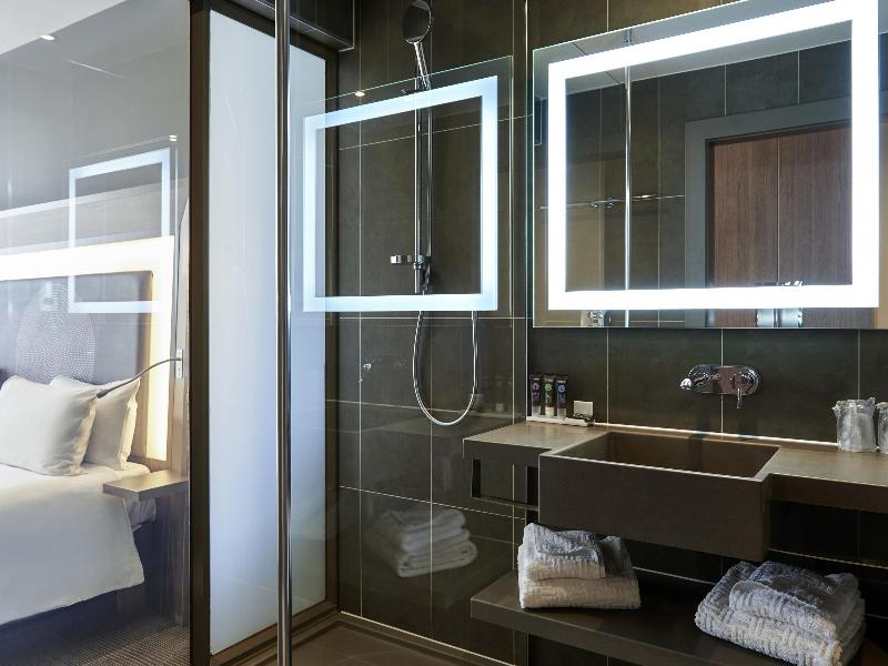 Novotel London Excel image