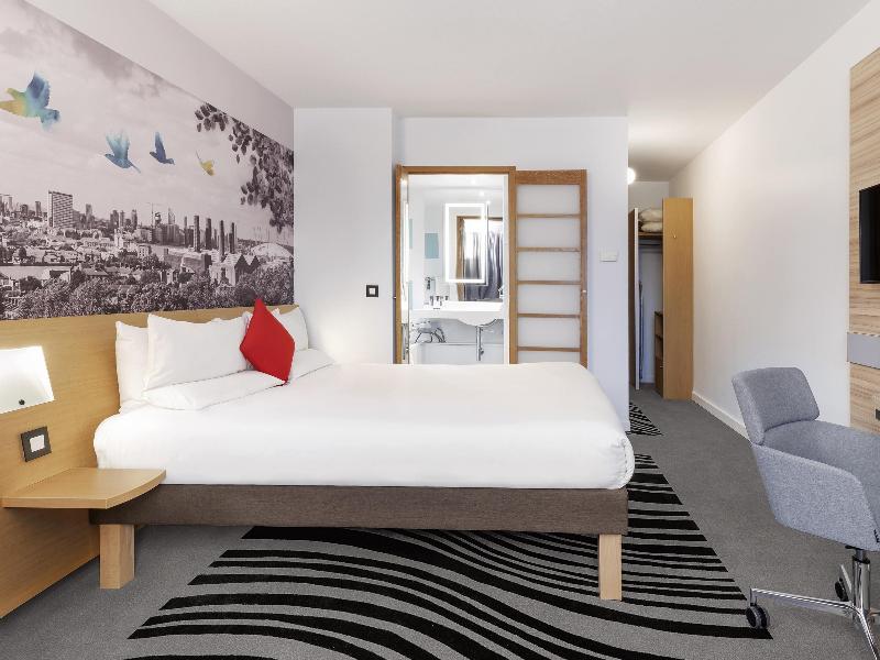 Novotel London Excel image