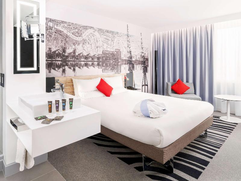 Novotel London Excel image