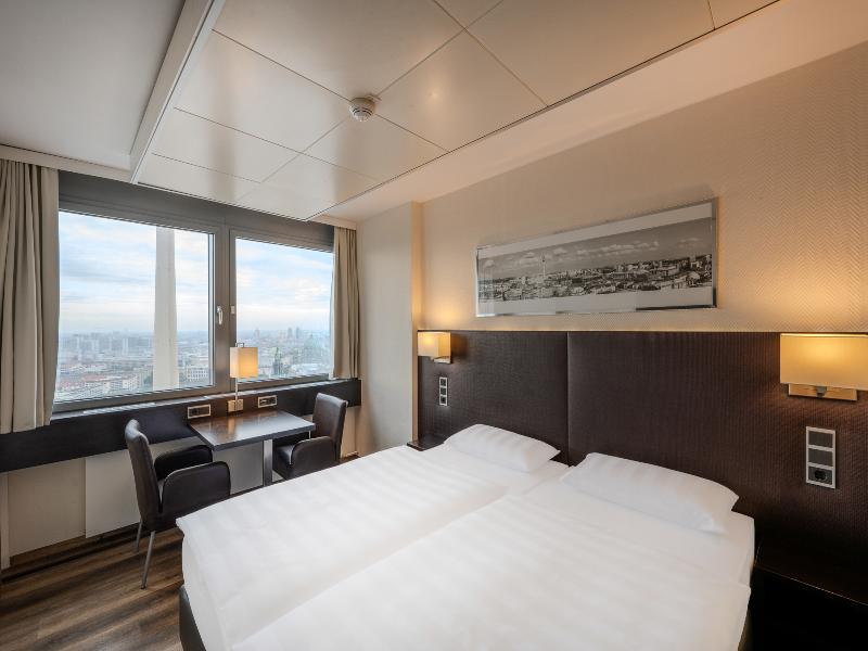 Park Inn by Radisson Berlin Alexanderplatz image