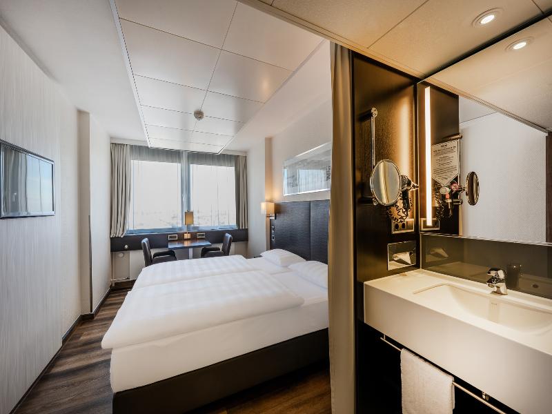Park Inn by Radisson Berlin Alexanderplatz image