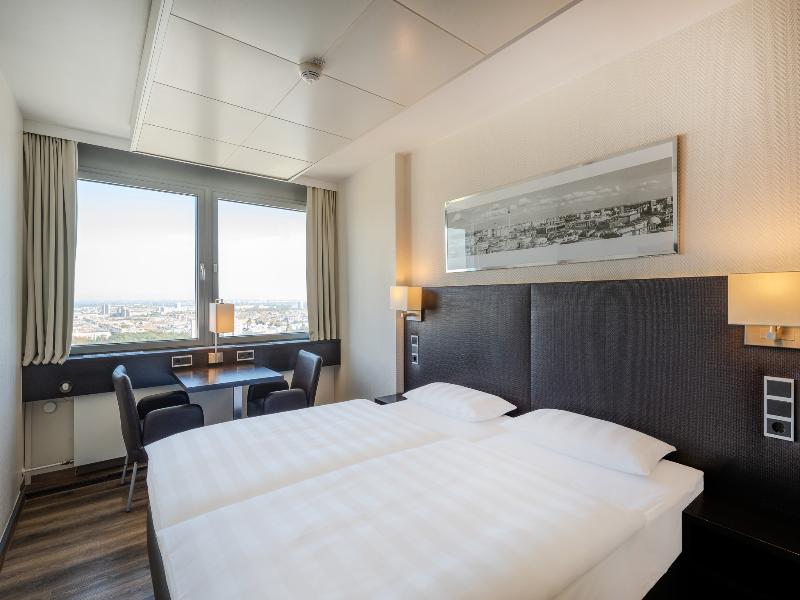 Park Inn by Radisson Berlin Alexanderplatz image
