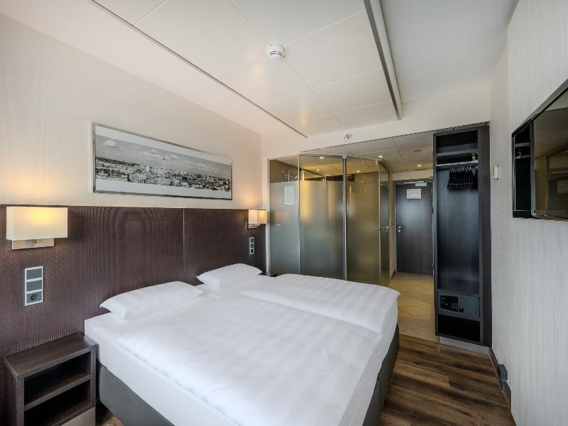 Park Inn by Radisson Berlin Alexanderplatz image