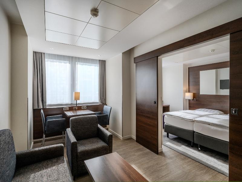Park Inn by Radisson Berlin Alexanderplatz image