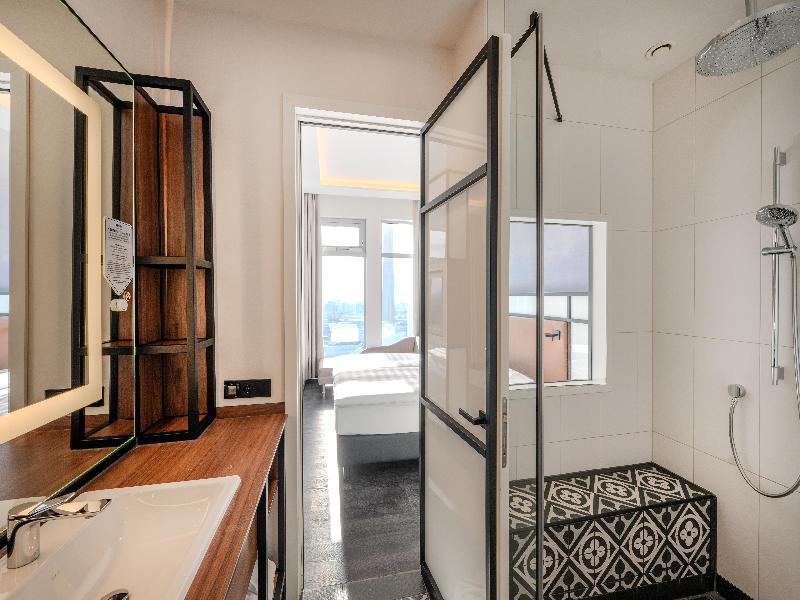Park Inn by Radisson Berlin Alexanderplatz image