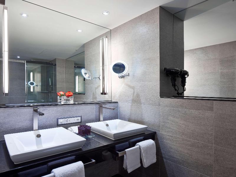 Hotel Schweizerhof Zürich image