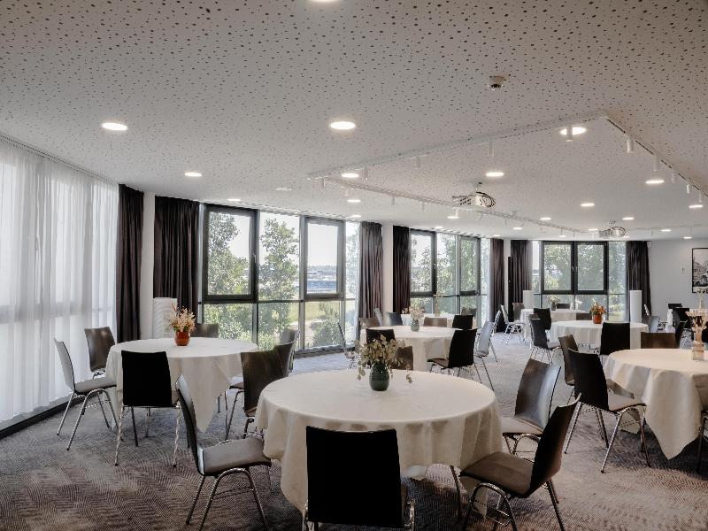 Radisson Hotel Zurich Airport image