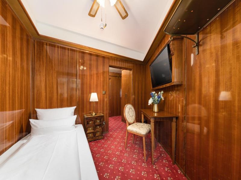 Hotel Du Train image