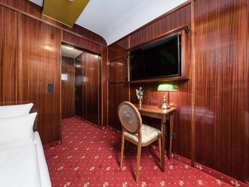 Hotel Du Train image