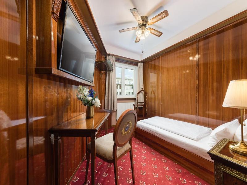 Hotel Du Train image