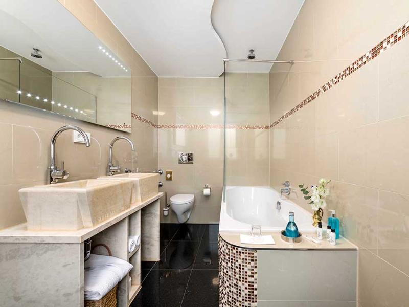 Hotel Du Train image