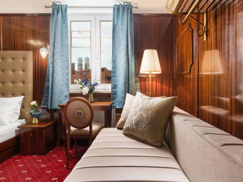 Hotel Du Train image