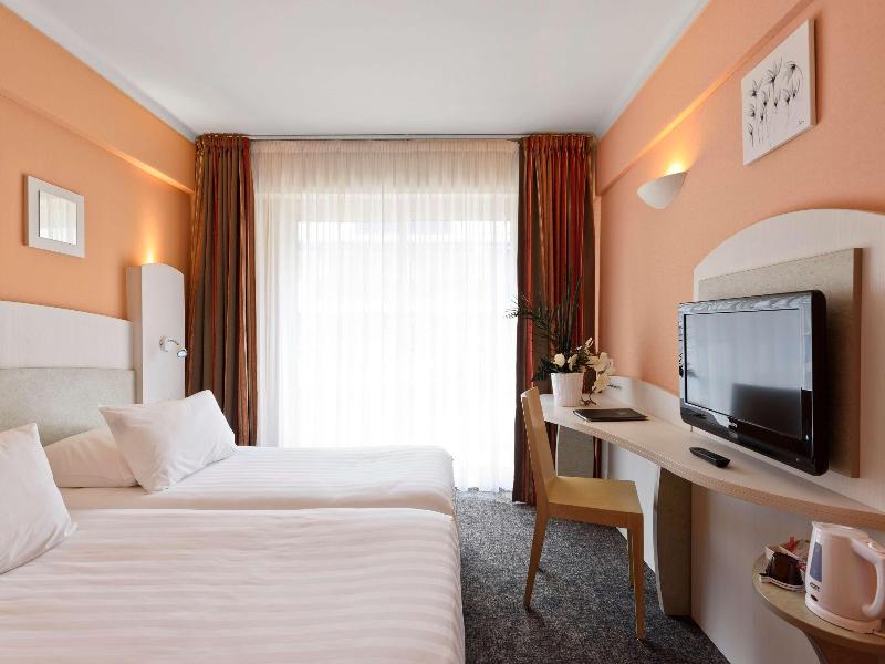 Best Western Astoria image