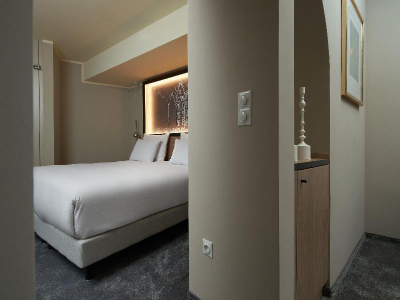 Hotel Wasserturm Cologne, Curio Collection image