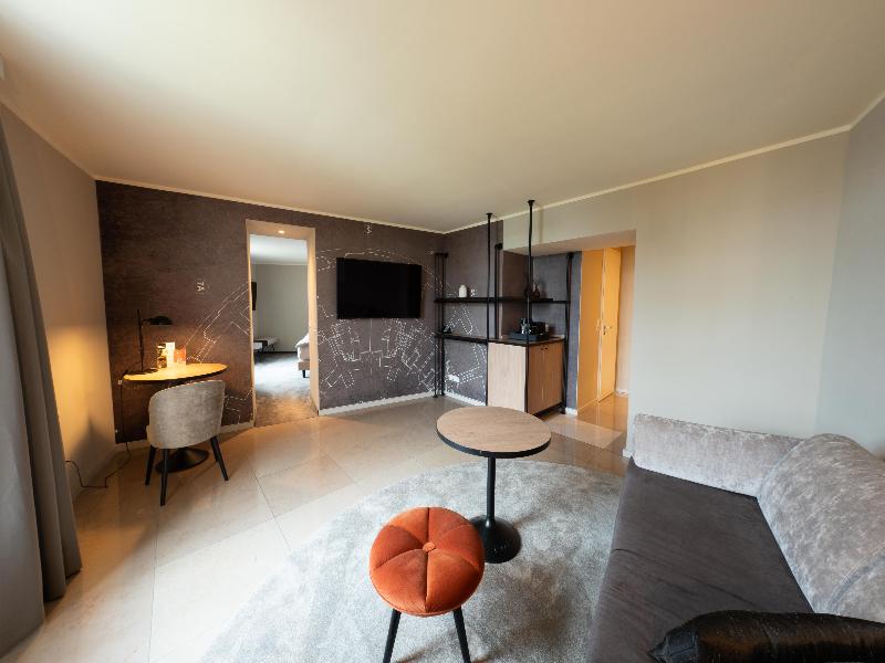 Hotel Wasserturm Cologne, Curio Collection image