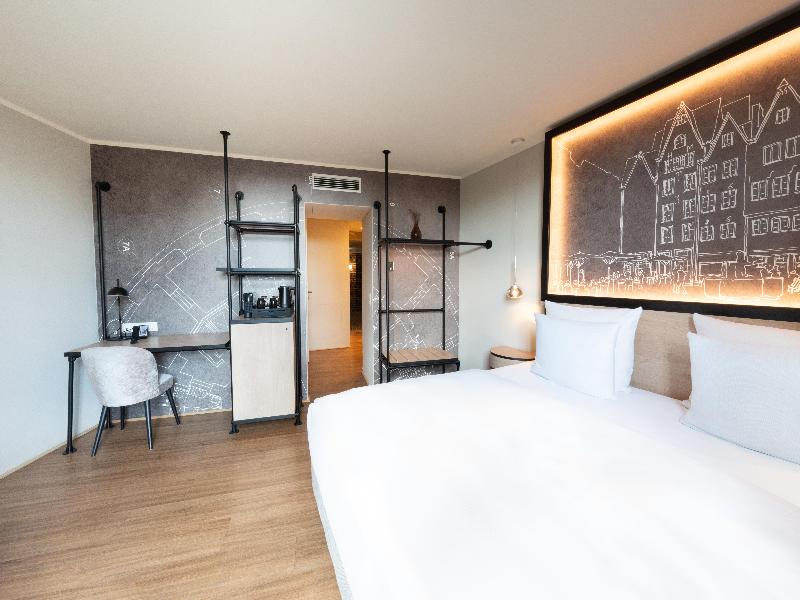 Hotel Wasserturm Cologne, Curio Collection image