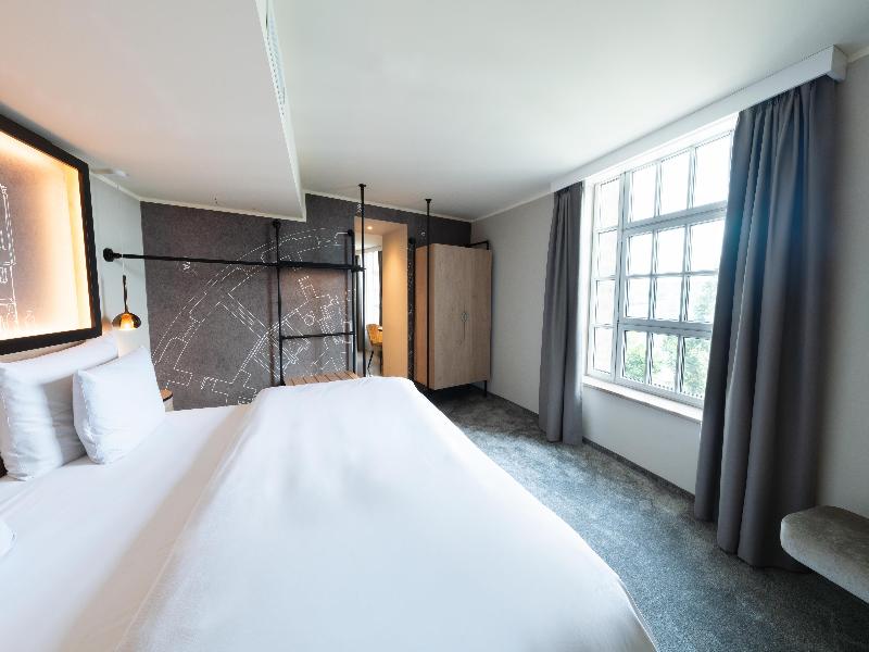 Hotel Wasserturm Cologne, Curio Collection image
