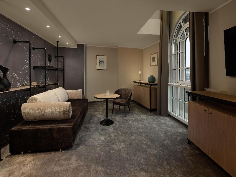 Hotel Wasserturm Cologne, Curio Collection image