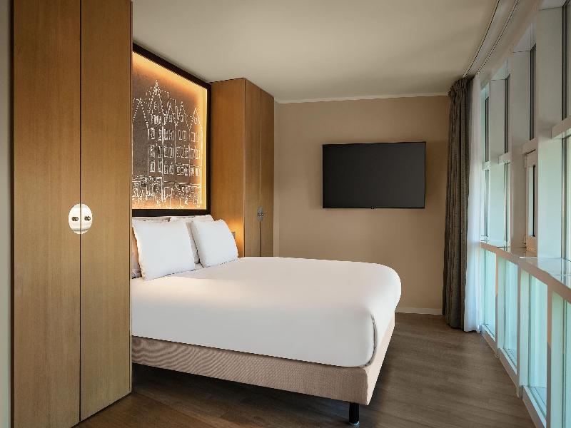 Hotel Wasserturm Cologne, Curio Collection image