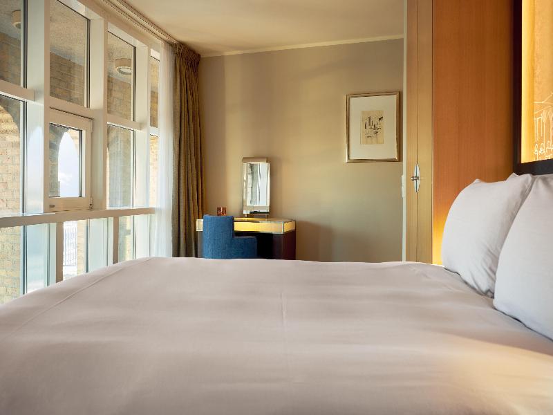Hotel Wasserturm Cologne, Curio Collection image