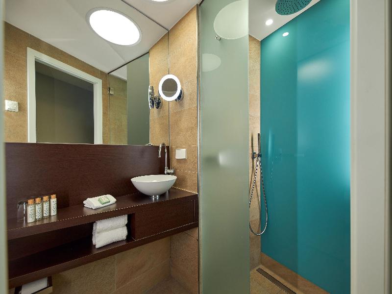 Hotel Wasserturm Cologne, Curio Collection image