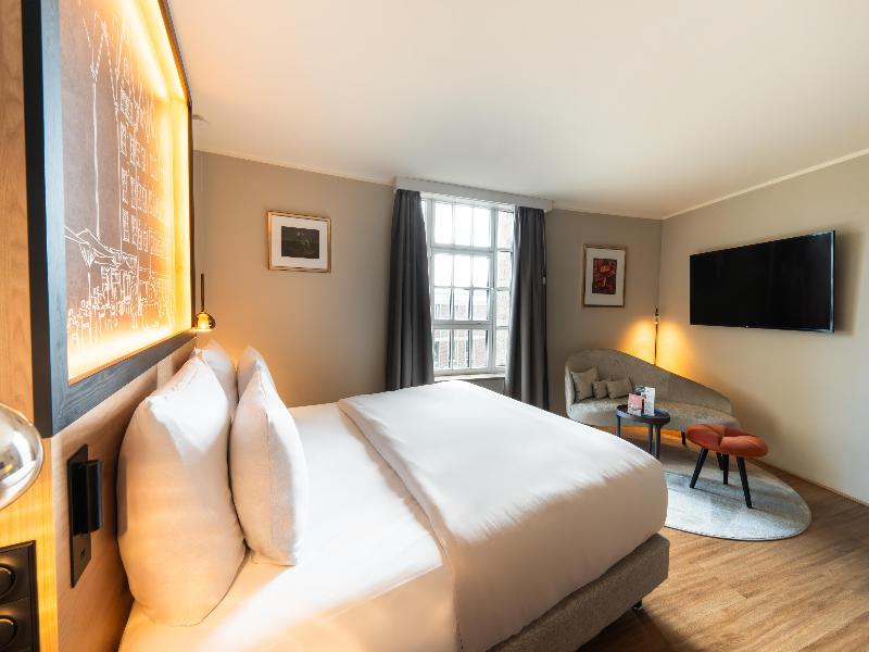 Hotel Wasserturm Cologne, Curio Collection image