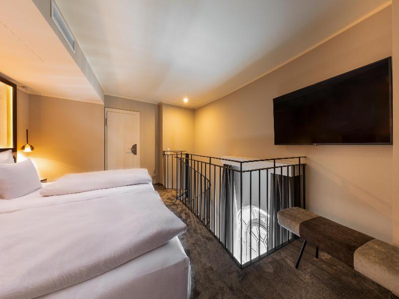 Hotel Wasserturm Cologne, Curio Collection image