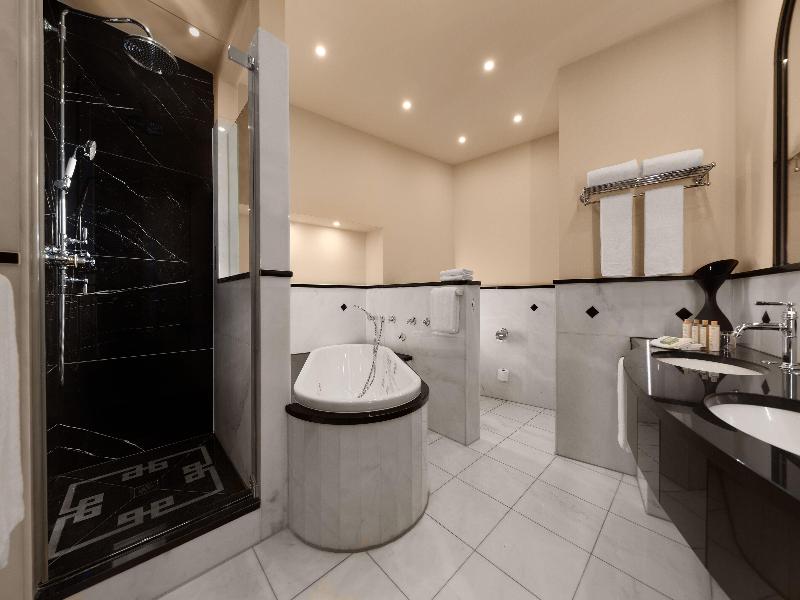 Hotel Wasserturm Cologne, Curio Collection image